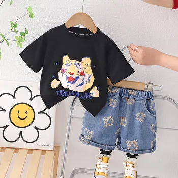 Летняя одежда для корейских мальчиков, детские костюмы, модные футболки с короткими рукавами и героями мультфильмов 2023 года, топы и джинсовые шорты, комплект одежды для маленьких мальчиков