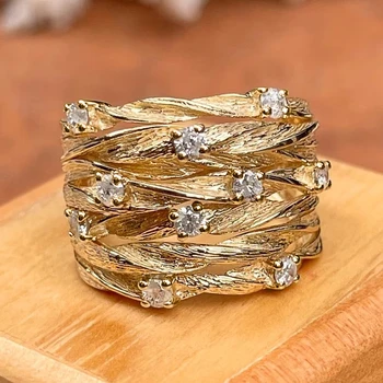 Широкое кольцо Huitan Hyperbole для женщин Золотого цвета с роскошным твист-дизайном, коктейльные кольца, Модные Женские аксессуары, вечерние украшения